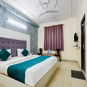 Mayank Plaza-near Igi Airport Terminal-3 Hotel