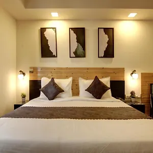 Hotel Saltstayz Thyme - New Friends Colony 4*