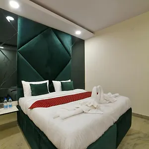 The Twenties Kamla Nagar Hotel