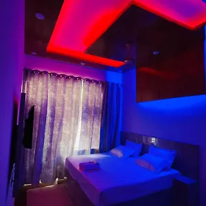Hotel Collection O 81135 Royal