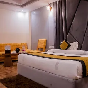 Отель Airport 4*