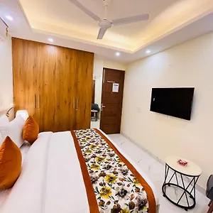 Ivaan Homes Opposite To Iskcon Temple East Of Kailash 3*