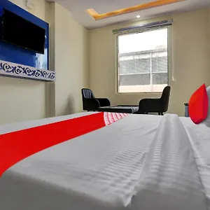 O Metro Height's Near Nangloi Railway Metro Station Hotel
