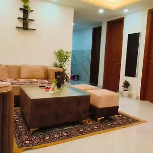 Apartment The Unmad Three Premium Rooms, Kitchen, Lobby New Delhi