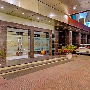 S R Plaza At Delhi Airport 2* New Delhi