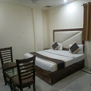 Hotel Green Plaza Delhi Airport 4*