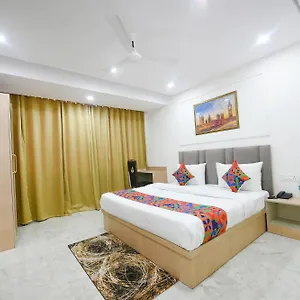 Fabhotel Prime Arjun Luxury Near Yashobhoomi Hotel *