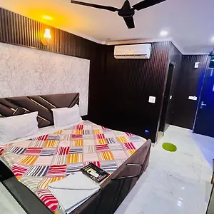 Nizamuddin Fab Hotel *
