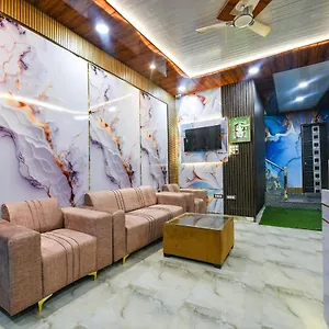 Regal Retreat Near Delhi Airport Hotel