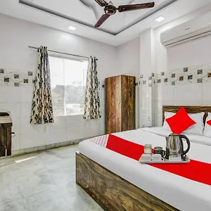 Hotel O New Singh 3*