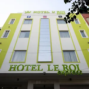 Hotel Le Roi Express Karol Bagh 3*