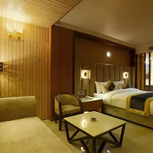 Luxury Near Igi Airport 4*