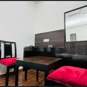 Imp Erial - Kalka Ji Apartment *