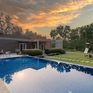 Stayvista At Bloomsbury Estate With Pool & Alfresco Dining