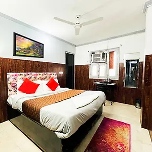 Moti Bagh - Satya Niketan Bed & Breakfast *
