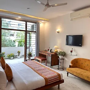 Grove Residency Hauz Khas Couple Friendly Hotel 3*