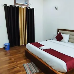 Luxury In Safdarjung Enclave Near Aiims & Safdarjung Hospital 3*
