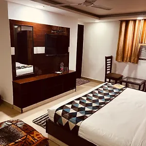 Vista Premium Tark A Family Near Igi Airport Delhi New Delhi