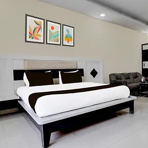 Krone A Family Near Igi Airport Delhi 4*