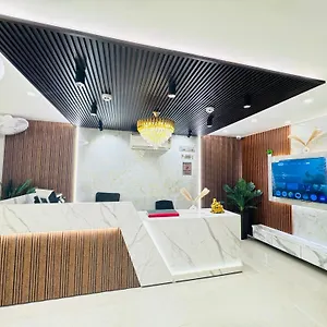 The Classic Crowne At Delhi Airport