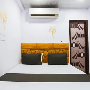 Guest house Flips With Mykonos New Delhi