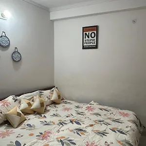 The Comfort Corner Inn- & Kitchen - Couple Friendly - 7-8 Km Drive From Airport Apartment New Delhi