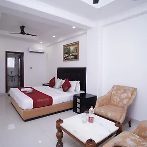 Hotel Moon Taj Near Yashobhoomi Convention Centre 3*