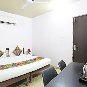 Hotel Twamev Punjabi Bagh