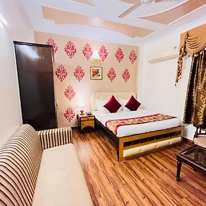 Hotel Paras - Karol Bagh 3*