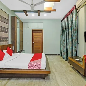 Hotel O Kalkaji Delhi 4*