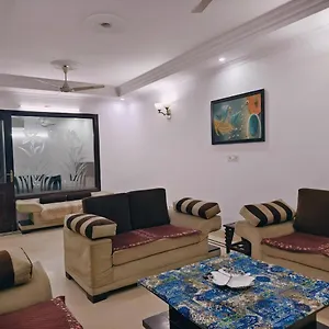 Hostmystay-3bhk In Gk3 ! Mblck