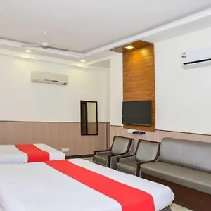 Shanti House Karnail Singh Stadium Gate No 1 Hotel 3*