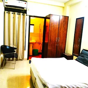 Em @ Near Tughlakabad Metro Station Hotel 2*