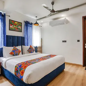 Fabhotel Rs Golden - Nr Nehru Place Market