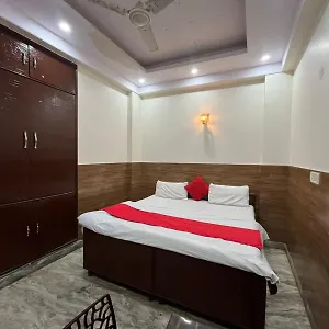 Nitin Palace - Apollo Hospital * New Delhi