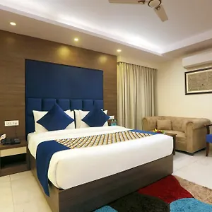 Hotel Suryaa Palace By East End Delhi Airport