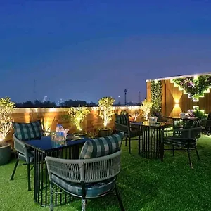 Hotel Hanuwant Place - 3 Minutes By Walk Aerocity Metro Station