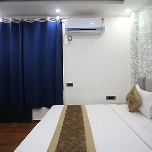 Twamev Couple Friendly Laxmi Nagar New Delhi
