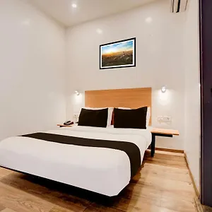 Super O Britania Chowk Hotel 4*