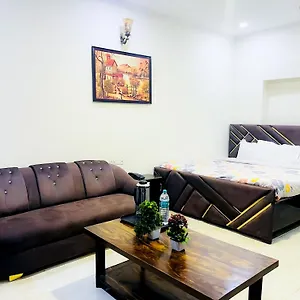 Tom & Jerry - 10 Mins From Nizamuddin Railway Station 3*