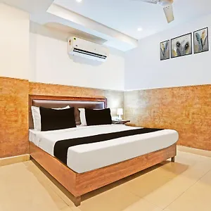 Collection O Tilak Nagar Near Pacific Mall Hotel 4*