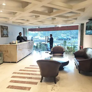 Airport The Class 5 Mins Aerocity Metro Guest house