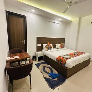 S R Palace Near Delhi Airport 2*