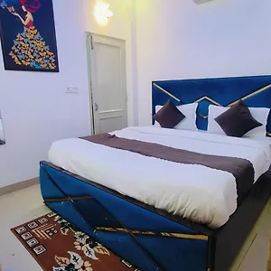 Hotel Mannat Centric - Near Lajpat Nagar Metro New Delhi