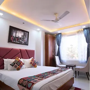 Skymax Hotel