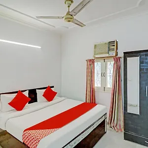 O Red Apple Hotel 3*