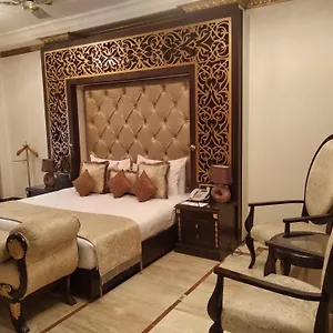 Hotel Airport Yash 5 Mins Aerocity Metro 4*