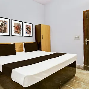 Hotel Oo Shyam Residency Near Samaypur Badli Metro 4*