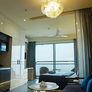 Elegant Hideaway - 39th Floor *