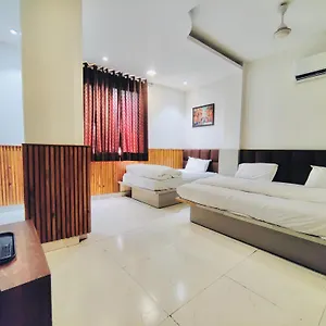 Shri Saai Deluxe * New Delhi